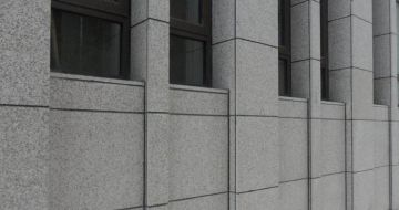 西安芝麻灰外墙干挂石材及施工注意事项