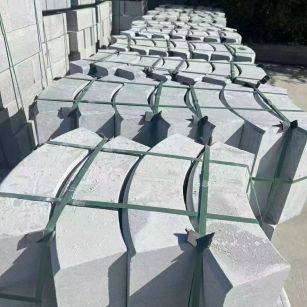 西安 芝麻灰弧形路沿石