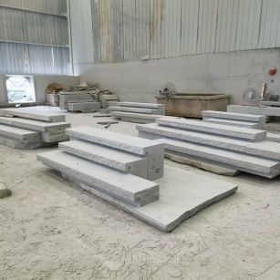 西安 整石台阶（大面火烧+侧面自然面），出货前厂内拼装