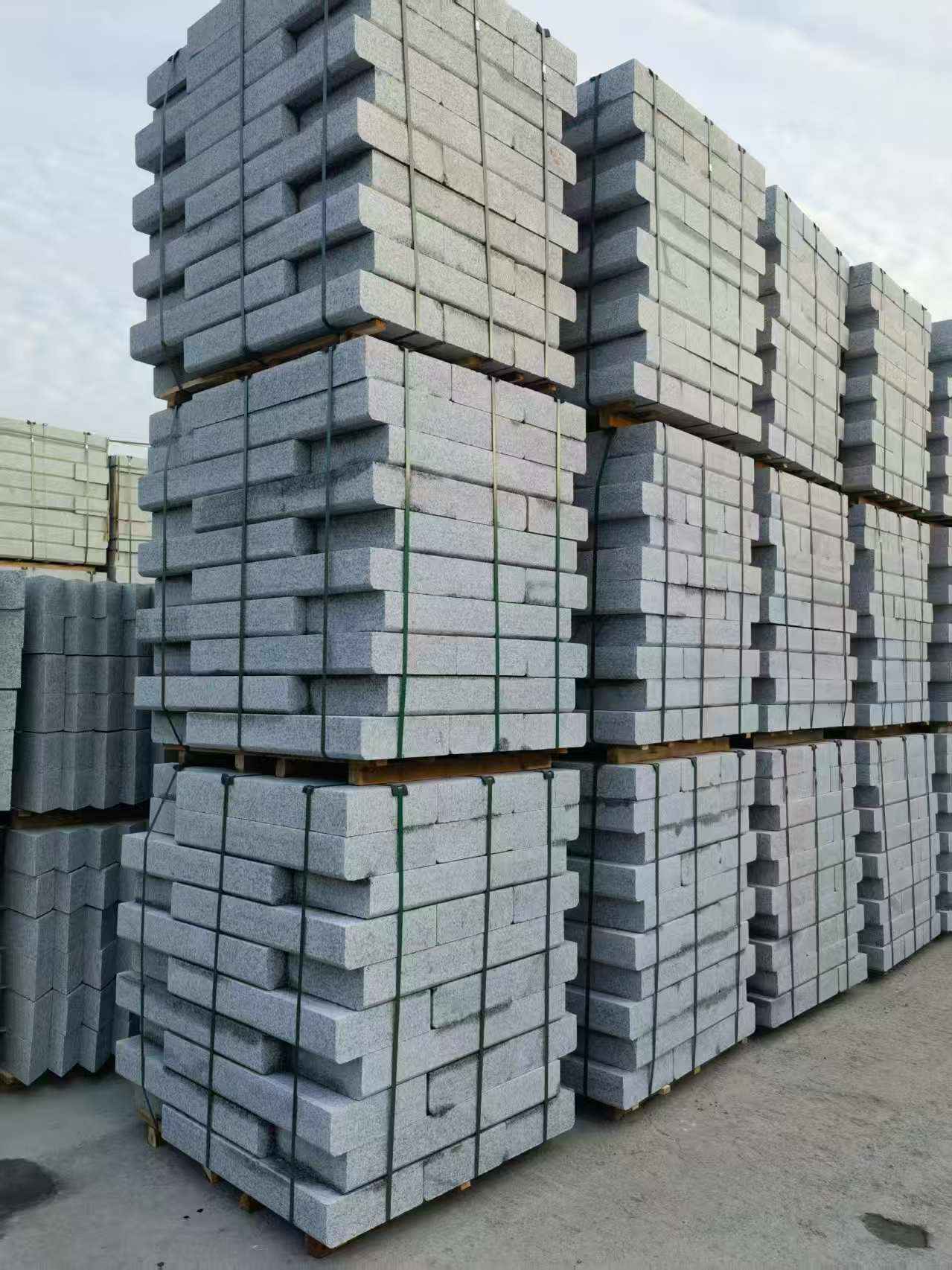 西安 路沿石（路侧石），颜色一致，尺寸标准