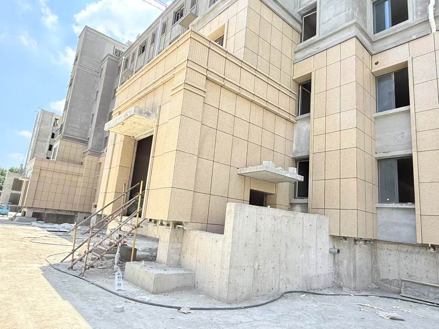 西安 黄金麻干挂，工地实拍