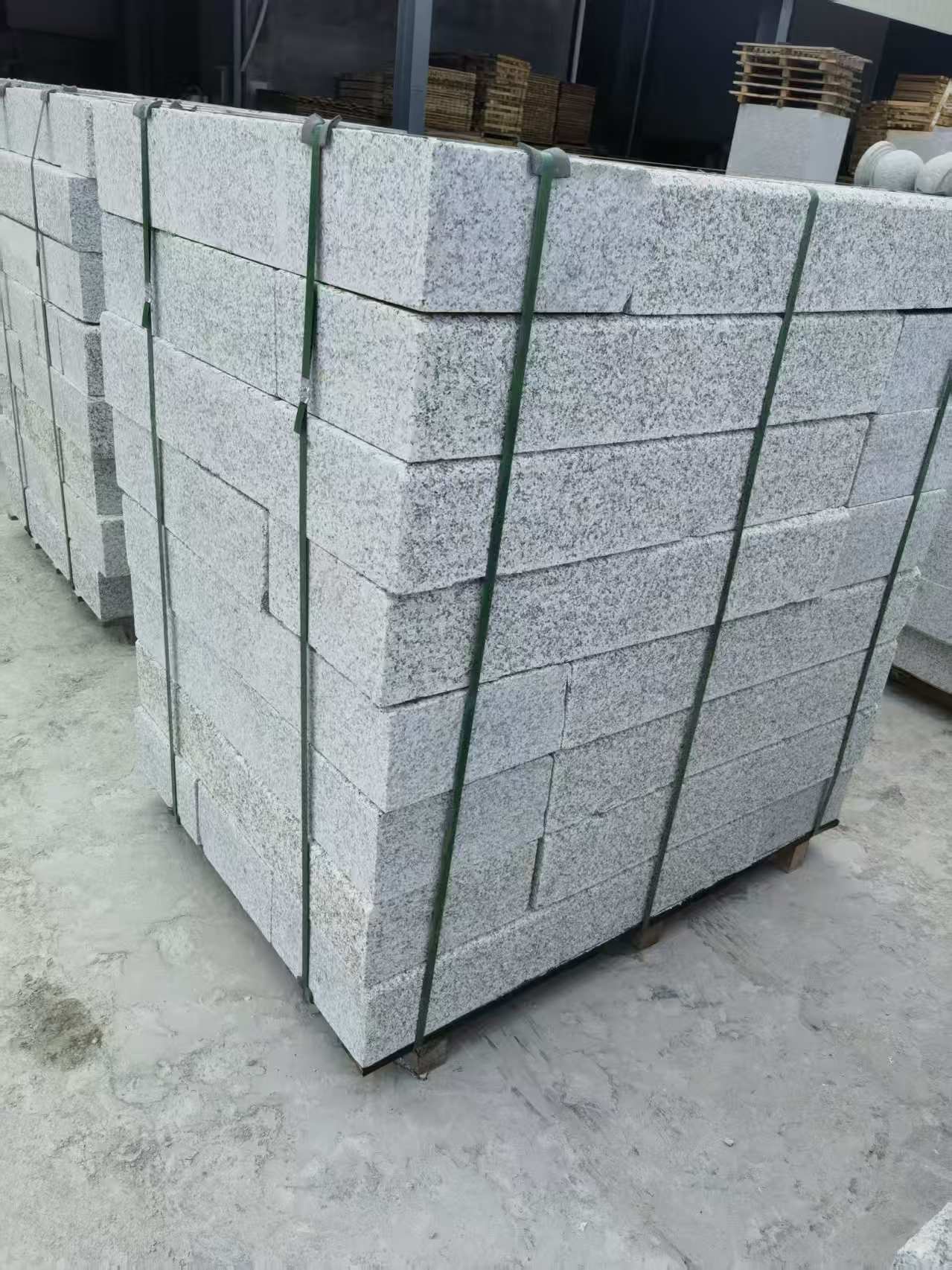 西安 芙蓉白火烧两面路沿石