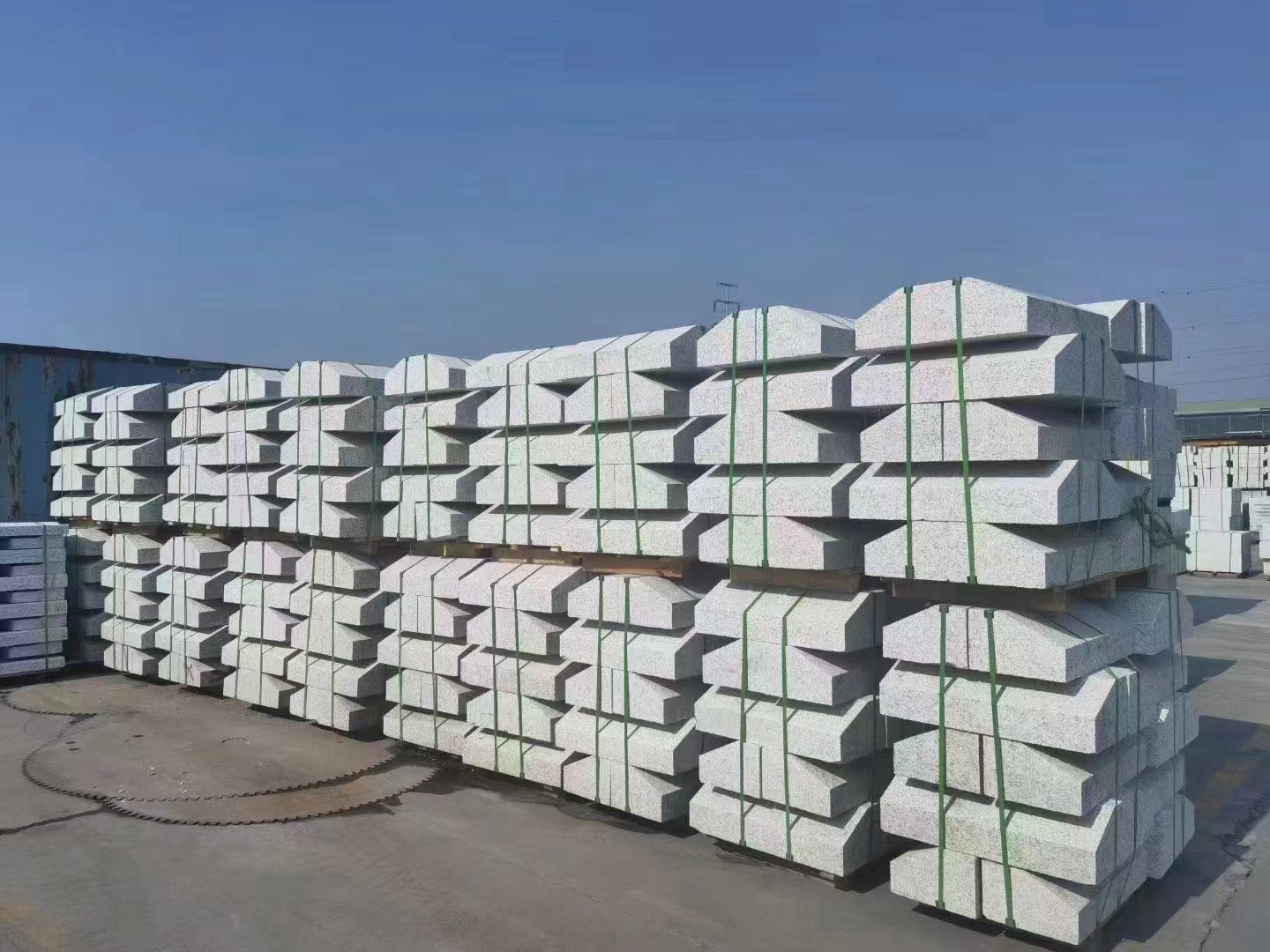 西安芝麻白花岗岩光面牙石知多少